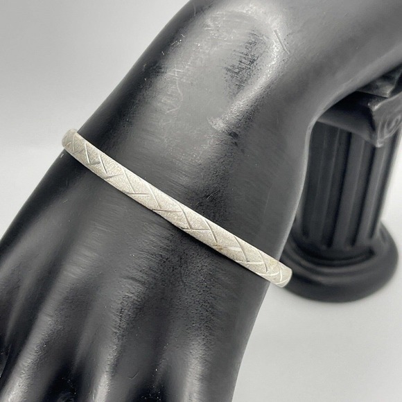 JCM 925 Sterling Silver Etched Chevron Textured Pattern Bangle Bracelet 7.25” - Picture 3 of 7